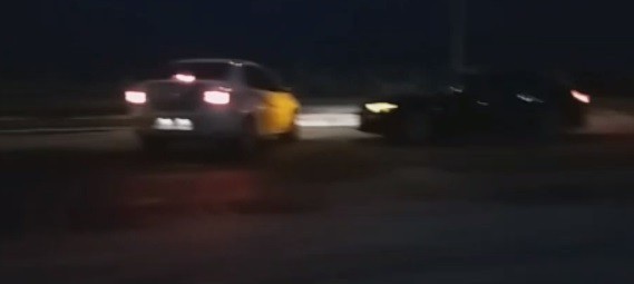 Un tânăr cu permisul SUSPENDAT, prins în timp ce făcea DRIFTURI