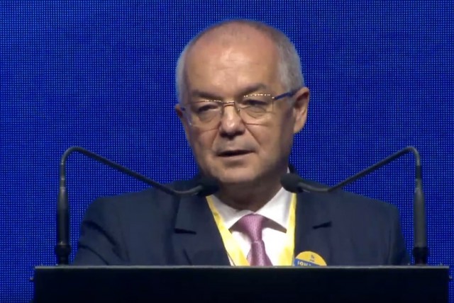Emil Boc îi cere lui Florin Cîțu să elimine restricțiile