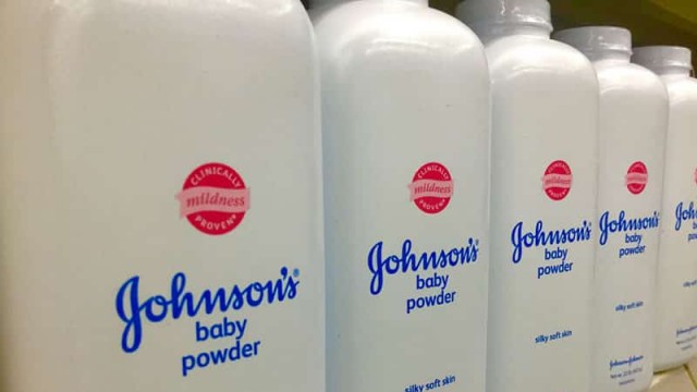 Johnson & Johnson retrage de pe piaţă peste 30.000 de flacoane de pudră de talc din cauza posibilei contaminări cu arsenic