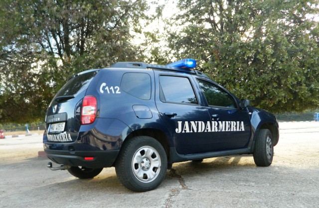 Jandarmii îi aleargă pe cei care nu au declarații pe propria răspundere