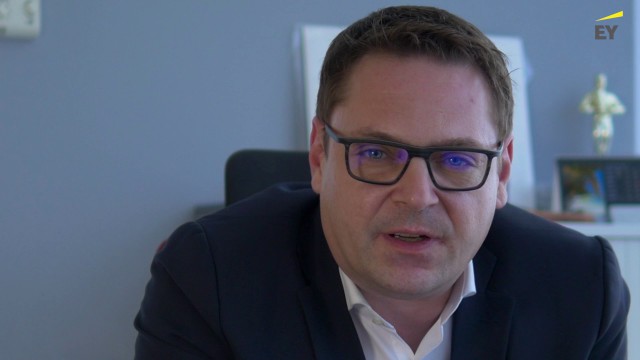 EY: Opt din zece directori executivi de la nivel global descriu mediul fiscal internaţional drept incert