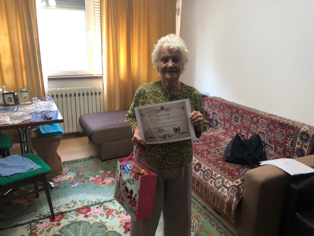 Diplomă de apreciere pentru o văduvă de război din Constanța: i-a murit soțul la 11 luni de la căsătorie, iar fiica ei a murit de cancer