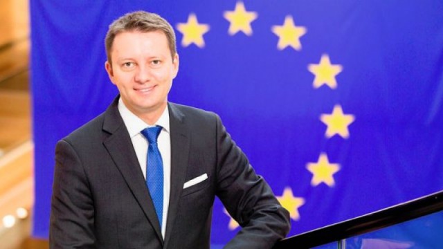 Europarlamentarul Siegfried Mureşan le cere românilor să se calmeze