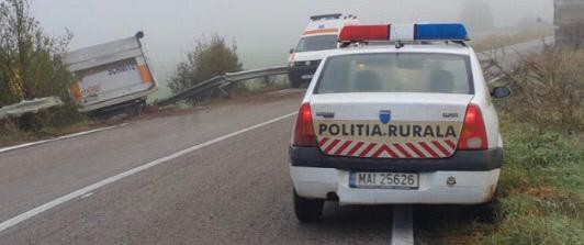 Accident rutier din cauza vitezei: un TIR a ieșit în decor!