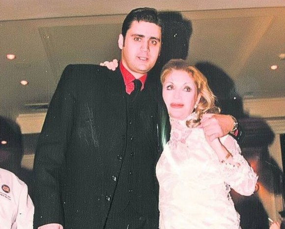 Fiul Zinei Dumitrescu a refuzat să participe la parastasul de 6 luni al mamei sale