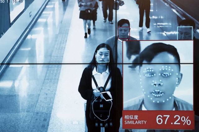 China: Dispozitive pentru recunoaştere facială vor fi instalate în metroul din Beijing şi va fi elaborată o 