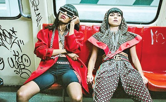 Inna şi gaşca ei au filmat în metrou un videoclip cu ţinute şic