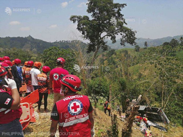 Filipine: 19 morţi după ce un camion a căzut într-o râpă