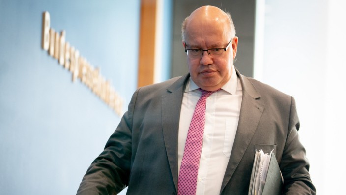 Ministrul german al Economiei Peter Altmaier a primit îngrijiri medicale după ce a căzut la o conferinţă Ministrul german al Economiei Peter Altmaier a primit îngrijiri medicale după ce a căzut la o conferinţă