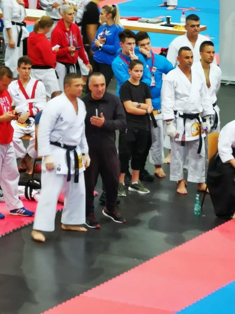 Sportivii lui Dumitrescu au urcat România pe podiumul Campionatului Mondial de Karate Fudokan. Ce SURPRIZĂ: procurorul cu două medalii de bronz!