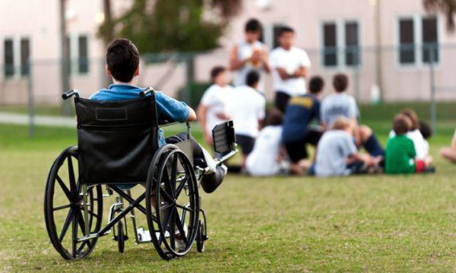 Iohannis a semnat decretul pentru promulgarea Legii privind protecţia şi promovarea drepturilor persoanelor cu handicap