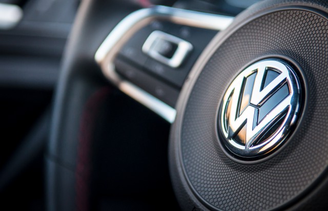 Volkswagen începe producţia în masă a primului său model exclusiv electric