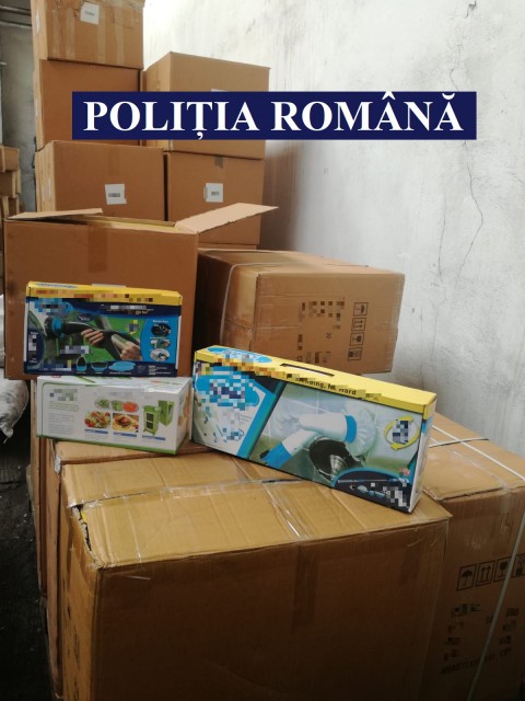 Marfă contrafăcută, indisponibilizată de poliţiştii constănțeni