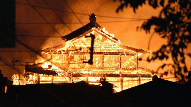 Japonia: Un scurtcircuit ar fi provocat incendiul care a distrus Castelul Shuri din Okinawa