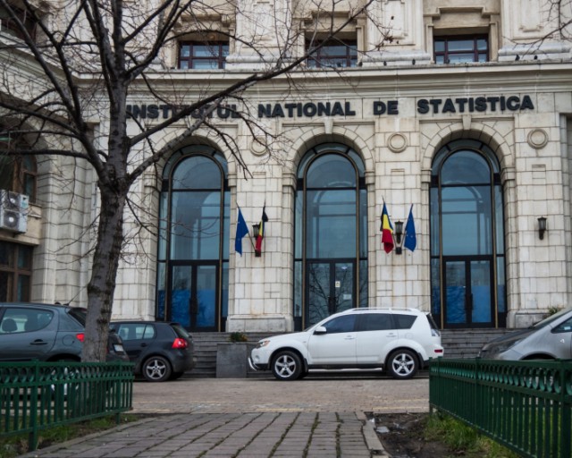Numărul pasagerilor care folosesc servicii ocazionale de transport, în scădere cu peste 300.000