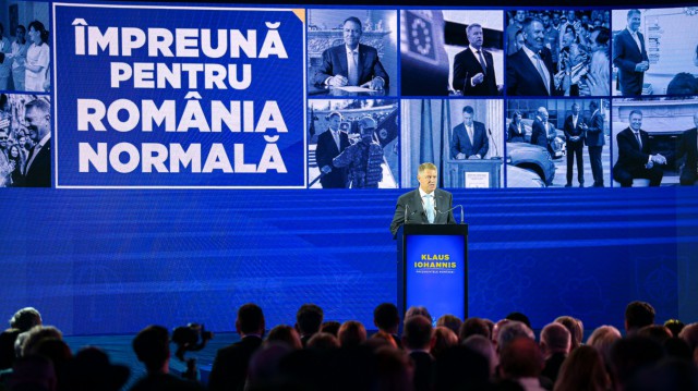 Iohannis refuză confruntarea cu Dăncilă, dar se uită la televizor la meciul cu Suedia