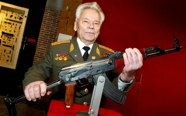 Kalaşnikov100: Rusia celebrează 100 de ani de la naşterea inventatorului celebrei puşti de asalt