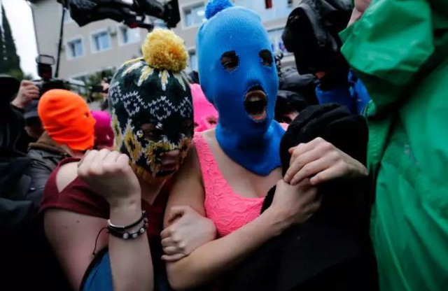 Doi activişti din grupul punk Pussy Riot, arestaţi la un concert al trupei Scorpions