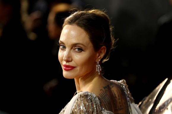 Angelina Jolie, evacuată de pe platourile de filmare, după descoperirea unei bombe neexplodate