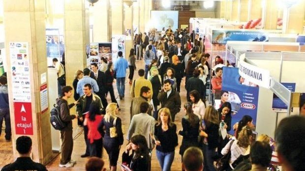 Românii şi-au căutat locuri de muncă în financiar-contabilitate, inginerie şi medical & pharma, în octombrie