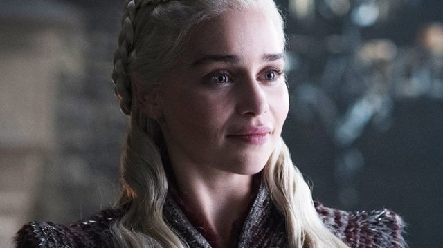 Emilia Clarke a dezvăluit că s-a simţit inconfortabil în timpul scenelor nud din ''Game Of Thrones''