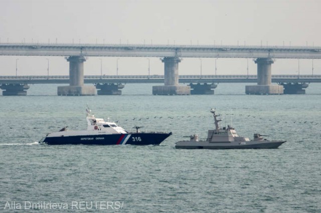 Înaintea summitului de la Paris, Moscova anunţă returnarea a trei nave militare ucrainene, sechestrate acum un an în Marea Neagră