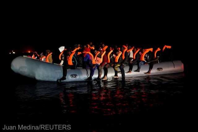 Open Arms a salvat 73 de migranţi aflaţi pe o barcă în derivă pe Marea Mediterană, dintre care 26 minori