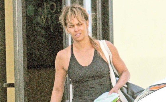 Halle Berry s-a accidentat din nou la filmări. Nu e singura care a pățit-o