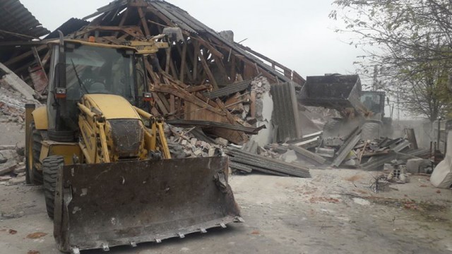 MANGALIA: AU FOST DEMOLATE ULTIMELE DOUĂ BARĂCI DE LA MARGINEA ORAŞULUI!