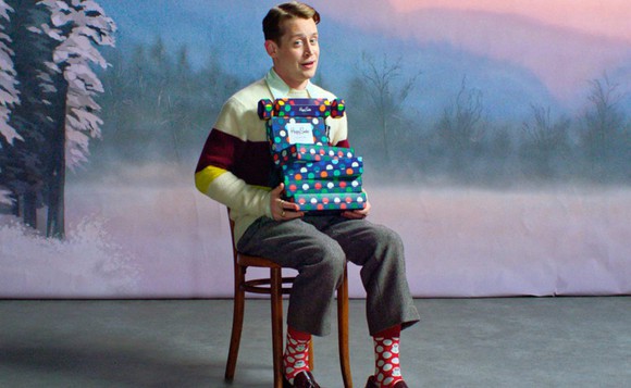 Macaulay Culkin face reclamă la ciorapi