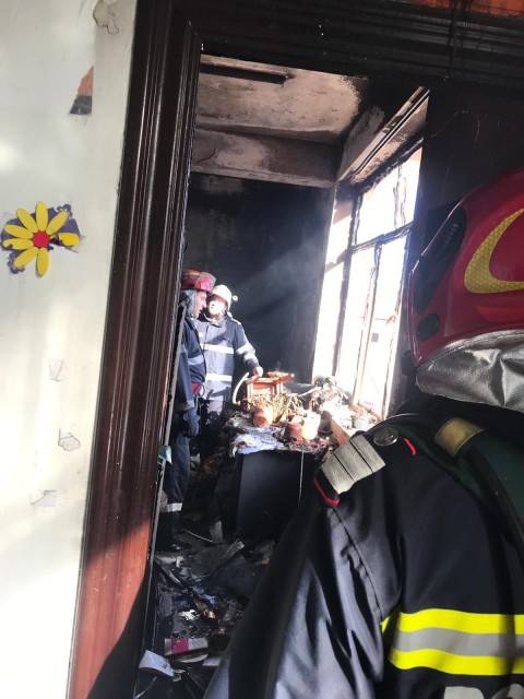 Școală în FLĂCĂRI! 200 de persoane EVACUATE!