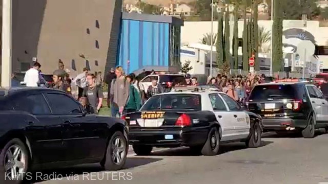 Atac armat la un liceu de lângă Los Angeles: Doi elevi au murit şi atacatorul este în stare gravă