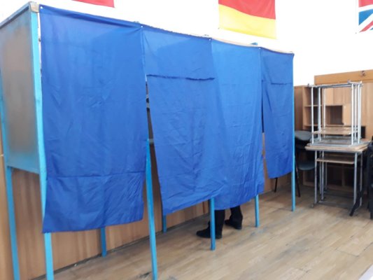 Prezenţă mare la vot în comuna Valu lui Traian: Iohannis obţine peste 73 de procente