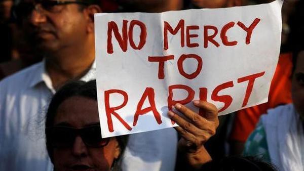 India: Victima unui viol, incediată în timp ce se îndrepta spre tribunal