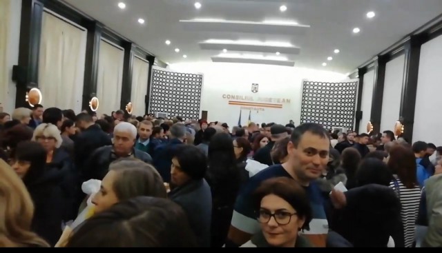 Sute de persoane, prezente la BEJ Constanța pentru numărarea voturilor. VIDEO