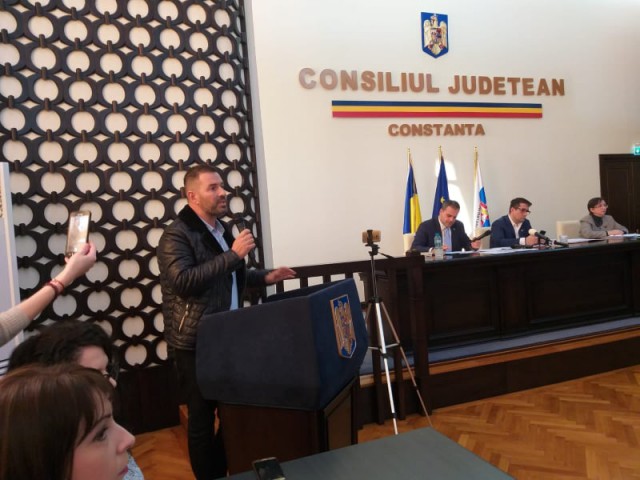 VIDEO! CIRC la Consiliul Local, pe seama unui teren din lista DOSARULUI de RETROCEDĂRI. Proprietarul vrea să construiască bloc cu 7 etaje