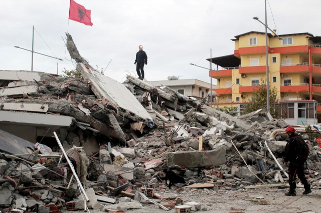 UE promite 100 de milioane de euro pentru reconstrucţia post-cutremur a Albaniei