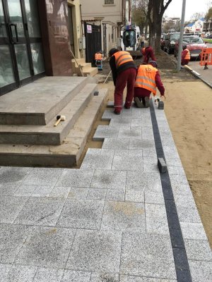 Atenție, șoferi! NU PARCAȚI în anumite zone de pe bulevardul Mamaia