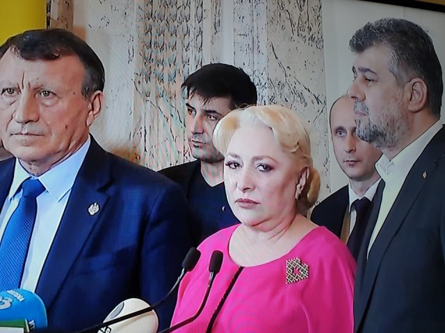 O rețetă de succes: Dăncilă a dat banii, primăriile asfaltează, lucrările sunt făcute de o firmă apropiată baronului PSD de Neamț