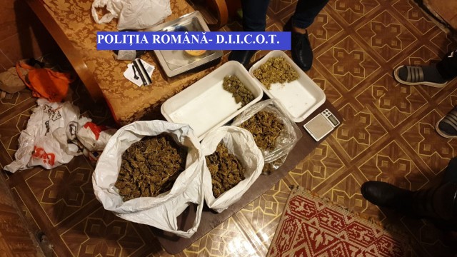 DROGURI descoperite pe PLAJA din TUZLA