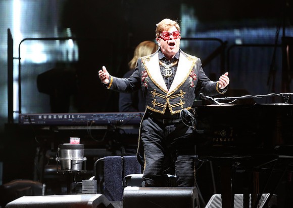 Elton John, atac furios la adresa agenților de pază: „Cretini! Nu tratați fetele așa!“