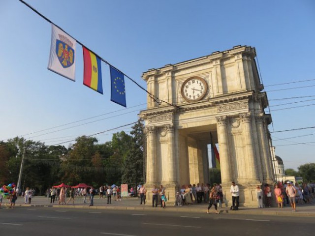 Republica Moldova: La şase ani de la decizia Curţii Constituţionale, ''limba moldovenească'' nu a fost înlocuită cu româna în Constituţie
