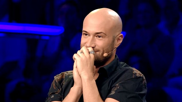 Imaginea cu Mihai Bendeac la vârsta de 17 ani. Cum îi stătea cu păr