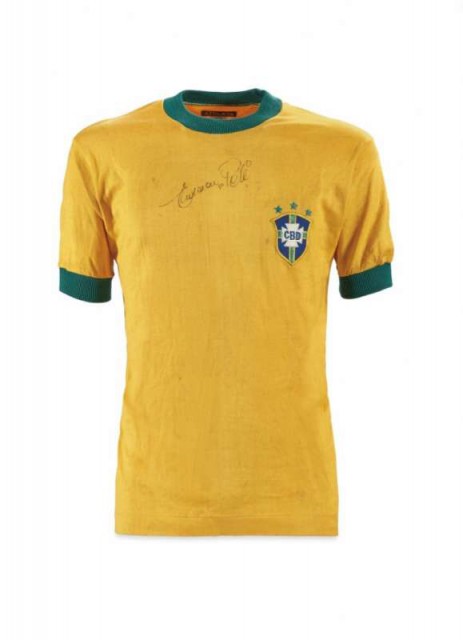 Un tricou al lui Pele, vândut la licitaţie cu 30.000 de euro