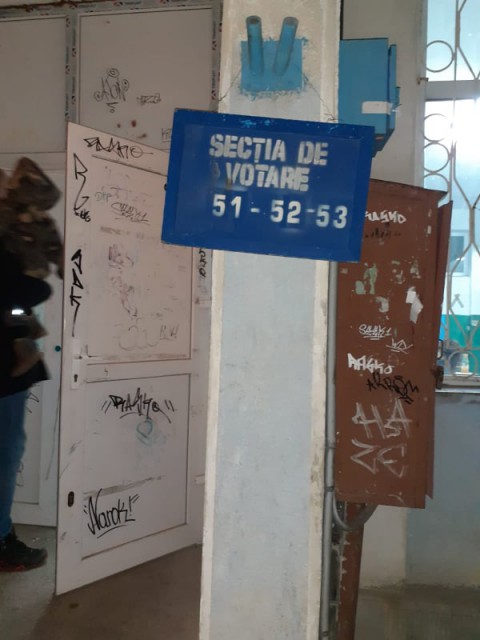 Un bătrân s-a ales cu dosar penal: a votat de două ori!