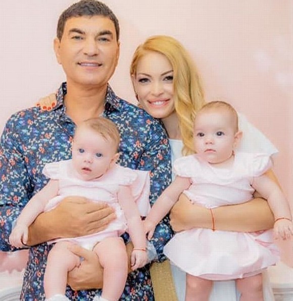 Gemenele lui Cristi Borcea au împlinit 9 luni. Sunt adorabile, dar nu seamănă deloc una cu cealaltă