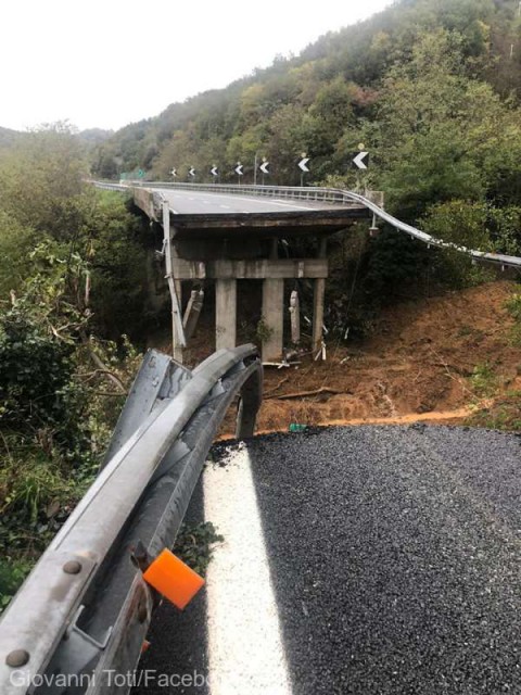 Italia: Pod rutier prăbuşit în regiunea Liguria în apropiere de oraşul Savona