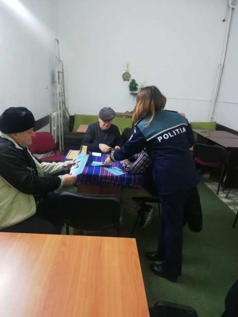 Polițiștii constănțeni, activități informativ - preventive pe linia prevenirii violenței domestice