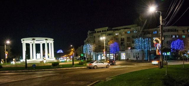 Feerie de lumini, la Mangalia. A fost aprins iluminatul pentru sărbătorile de iarnă