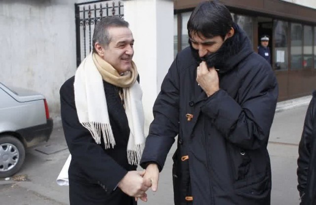 Pițurcă îl ia în râs pe Becali: „Gigi stă mereu pe bancă, chiar dacă voi nu-l vedeți”
